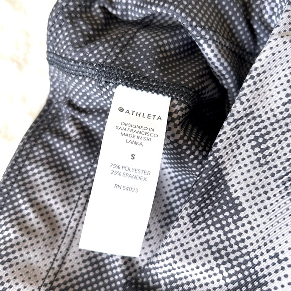 Athleta 598755 Ultimate Stash Pocket Printed Capri - Picture 6 of 11